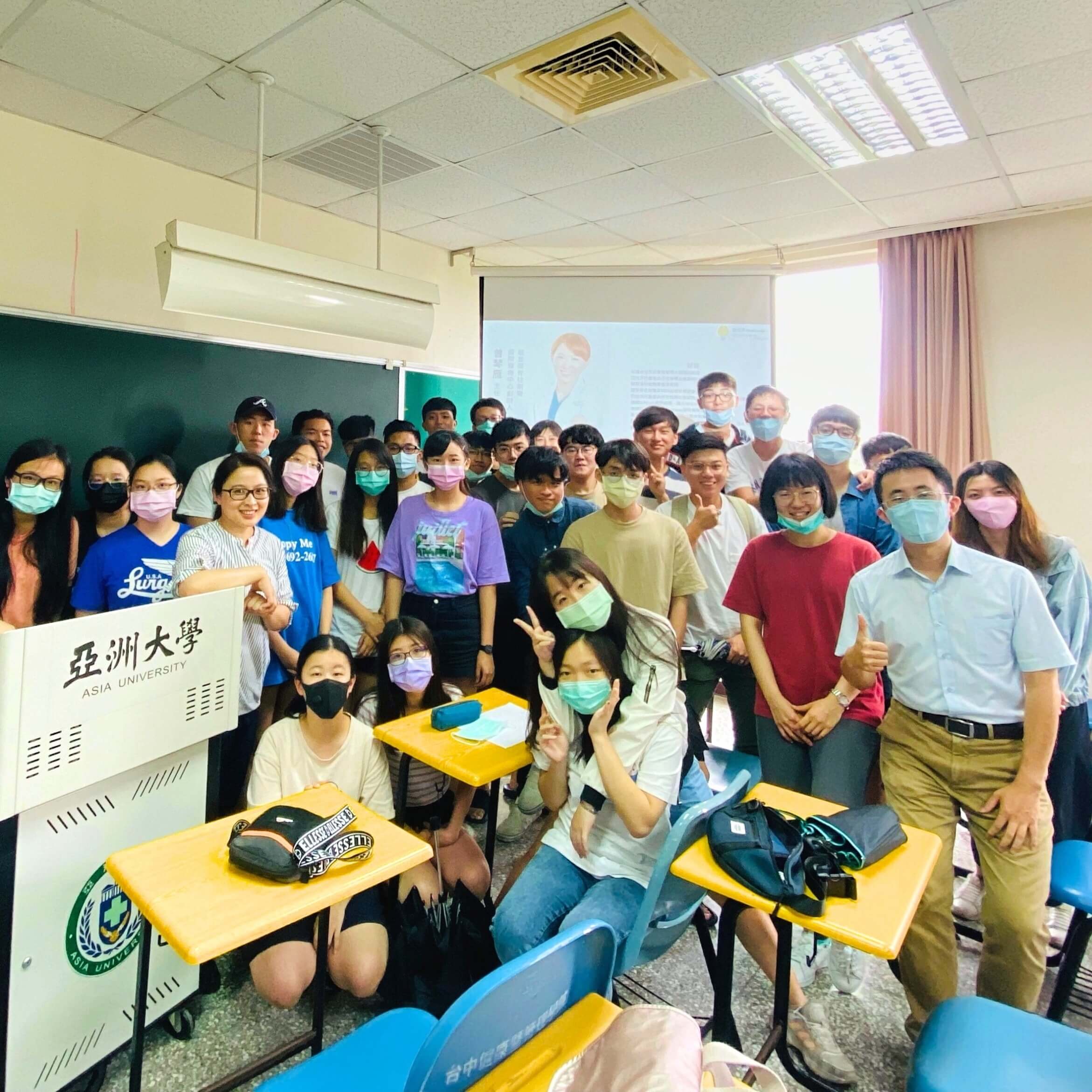 The heavy rain doesn't dampen our enthusiasm for scoliosis treatment