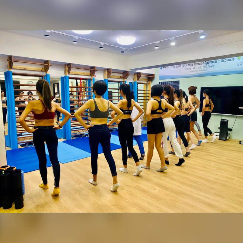 側彎人的心聲，我們懂。