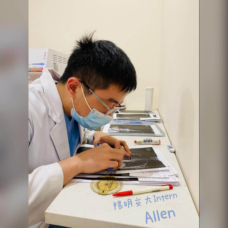 100 張脊椎側彎影像判讀訓練 - 畫到頭髮都束起來了！